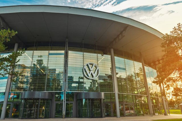 Η Volkswagen περικόπτει έως 100.000 θέσεις εργασίας – Λουκέτο σε εργοστάσια