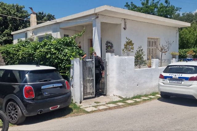 Αιγιάλεια: Νεκροί μάνα και γιος μέσα σε λίμνη αίματος