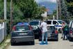 Νεκροί εντοπίστηκαν μέσα στο σπίτι τους στην Αιγιάλεια σε μία λίμνη αίματος μία μητέρα και ο γιος της