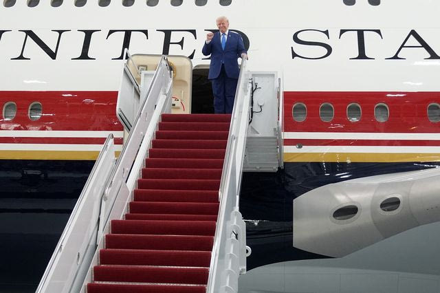 Ο Τραμπ παρουσίασε το νέο Air Force One – Ένας “ιπτάμενος Λευκός Οίκος”