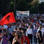 Αλβανία: Για ξέπλυμα χρήματος ερευνάται ο επιχειρηματίας που πούλησε τη γη για το θέρετρο του Κούσνερ