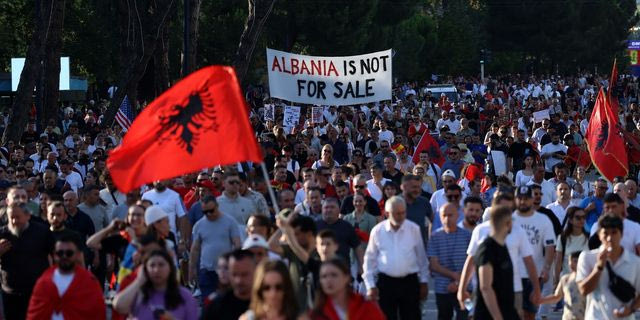 Αλβανία: Κίνδυνος για την ένταξη στην ΕΕ λόγω σχεδίου Κούσνερ