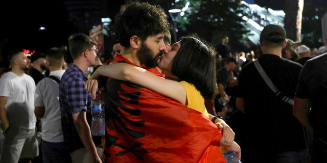 Αλβανία: Ελεύθεροι και εξοργισμένοι