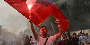 Αλβανία: Το μαύρο χρήμα χτίζει βίλες, οι πολίτες πληρώνουν τη στεγαστική κρίση