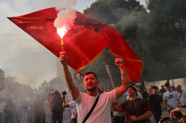 “Ράμα, παραιτήσου”. Και μετά;