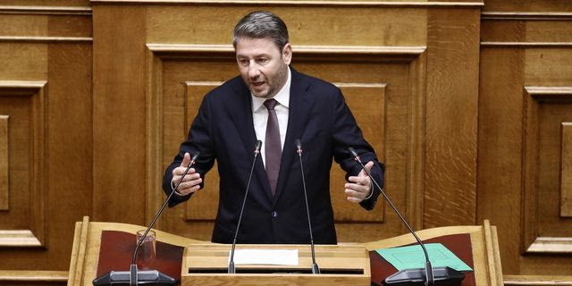 Ανδρουλάκης κατά κυβέρνησης: Δεν καταπολεμάτε τη διαφθορά, θέλετε να κρατάτε τα ηνία της