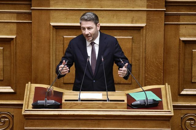 Ανδρουλάκης κατά κυβέρνησης: Δεν καταπολεμάτε τη διαφθορά, θέλετε να κρατάτε τα ηνία της