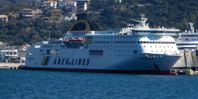 Προσάραξη του πλοίoυ “Κίσσαμος” στη Μήλο μετά από μπλακ άουτ – Ταλαιπωρία για 1.246 επιβάτες