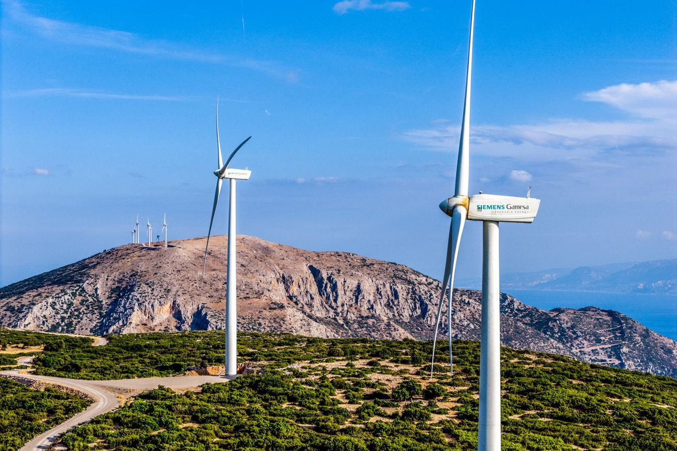 Η αλήθεια που “πονάει” για τις ανεμογεννήτριες και τις φωτιές κάθε καλοκαίρι