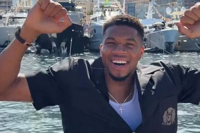 Αντετοκούνμπο: Βίντεο του Σιάο με τον Greek Freak να φωνάζει ρυθμικά για τον Άρη στο Μονακό