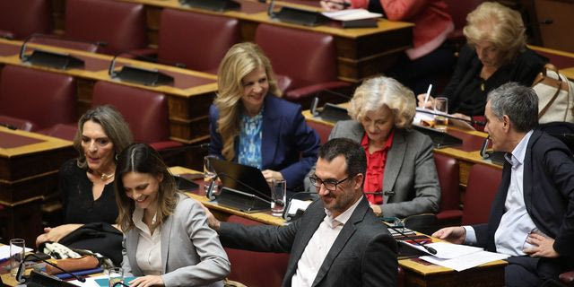 Η Βουλή των 40 ανεξάρτητων βουλευτών
