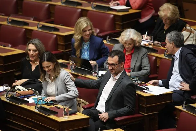 Η Βουλή των 40 ανεξάρτητων βουλευτών