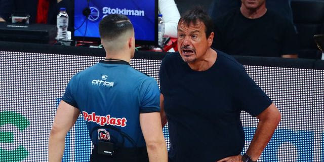 Ολυμπιακός – Παναθηναϊκός: Αυτή είναι η φάση που έκανε έξαλλο τον Αταμάν και αποβλήθηκε με δύο απανωτές τεχνικές ποινές