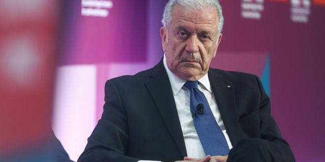 Κομισιόν για Αβραμόπουλο: Kάναμε εσωτερικό έλεγχο, όχι έρευνα