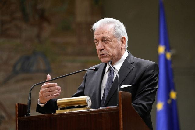 ΕΛ.Α.Σ. για Αβραμόπουλο: Αυτή δεν είναι κυβέρνηση, είναι αίθουσα αναμονής στην Ευελπίδων
