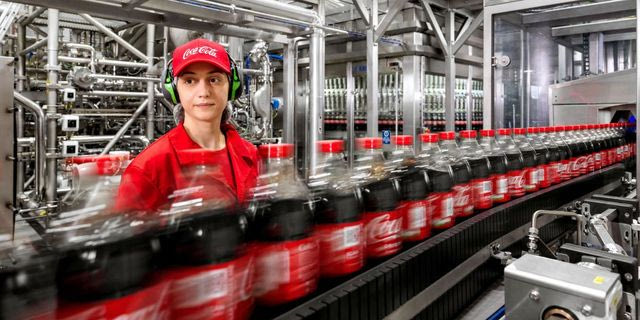 Coca-Cola Τρία Έψιλον: Όταν η βιομηχανική καινοτομία συναντά τη βιωσιμότητα