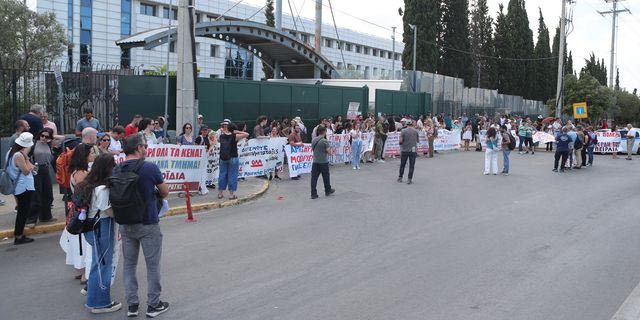 Συγκέντρωση έξω από το κτίριο του υπουργείου Παιδείας, Θρησκευμάτων και Αθλητισμού της Διδασκαλικής Ομοσπονδίας Ελλάδος