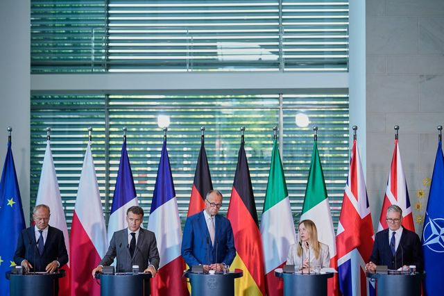 Στο Βερολίνο συναντήθηκαν οι ηγέτες της Γερμανίας, της Γαλλίας, της Πολωνίας, της Ιταλίας και της Βρετανίας εν όψει της συνόδου του ΝΑΤΟ στην Τουρκία