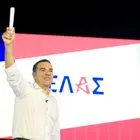 Ο Αλέξης Τσίπρας με το νέο κόμμα του ΕΛ.Α.Σ