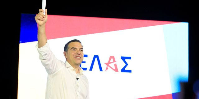 Ο Αλέξης Τσίπρας με το νέο κόμμα του ΕΛ.Α.Σ