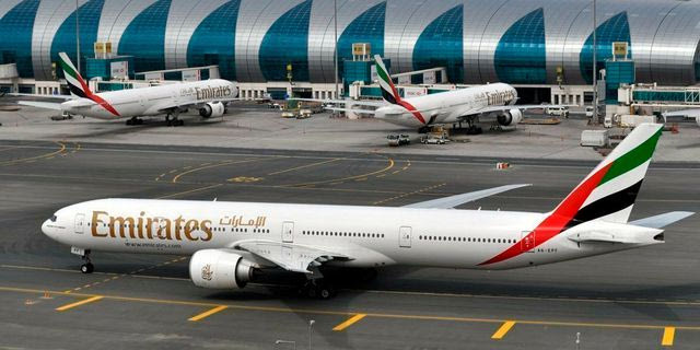 Πώς η Emirates κρατά “ανοιχτό” το Ντουμπάι παρά το “μπλόκο” των ασφαλιστικών