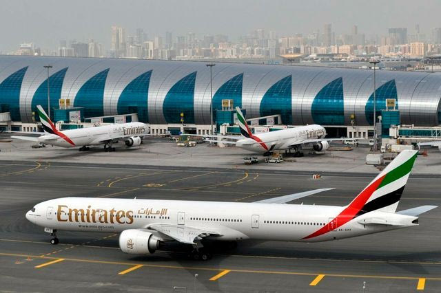Πώς η Emirates κρατά “ανοιχτό” το Ντουμπάι παρά το “μπλόκο” των ασφαλιστικών