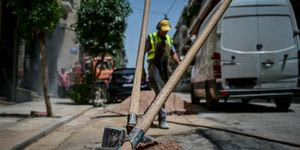 Η Αθήνα και οι λακκούβες της: Γιατί σκάβεται διαρκώς;