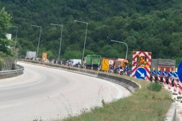 Ιωάννινα: Φωτιά διέκοψε την κυκλοφορία στην Εγνατία Οδό – Ουρές χιλιομέτρων