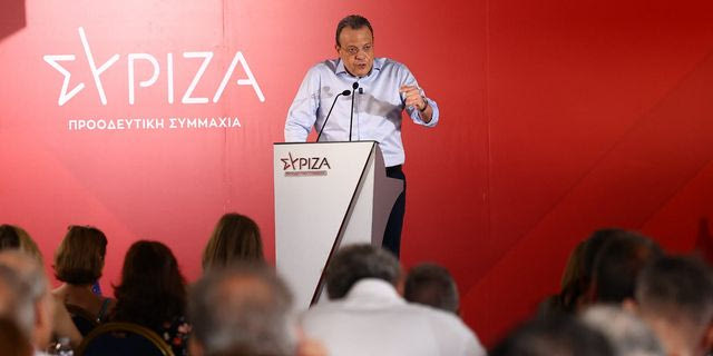 Κ.Ε ΣΥΡΙΖΑ: “Περνάει” η εισήγηση Φάμελλου για “συντροφική σχέση” με την ΕΛ.ΑΣ