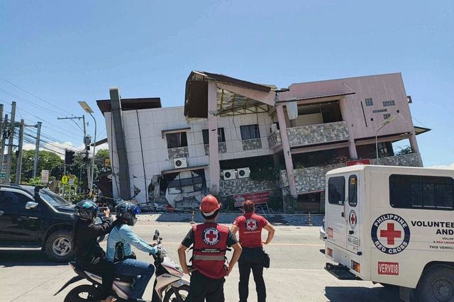 Φιλιππίνες: Στους 55 οι νεκροί από τον ισχυρό σεισμό – Αναζητούνται 31 αγνοούμενοι