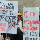 Διαμαρτυρία φοιτητών έξω από τη Βουλή – “Θα πουλάνε πτυχία ενώ εμείς μοχθούμε”