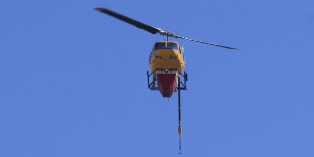 Φωτιά κοντά σε σπίτια στα Αμπελάκια Σαλαμίνας