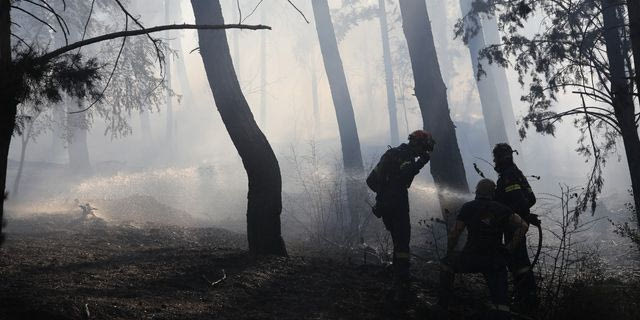 Ένας νεκρός στη φωτιά στο Δερβένι Ωραιοκάστρου – Νέο μέτωπο στο Κιλκίς και μήνυμα 112