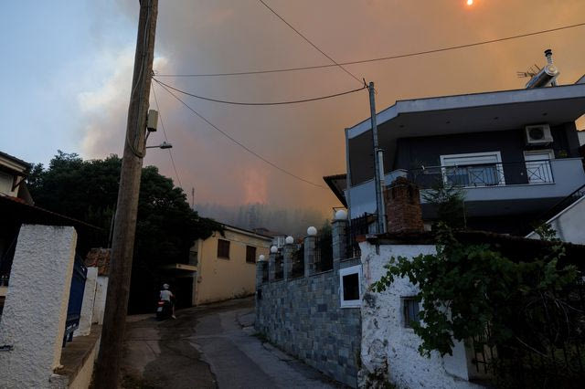 Φωτιά στο Ωραιόκαστρο: Δύο νεκροί και μία εγκαυματίας