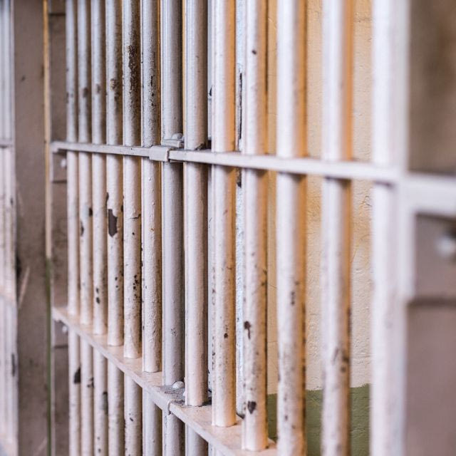 Ηράκλειο: Νεκρή στο κρατητήριο η 34χρονη που πέταξε το μωρό της στα σκουπίδια