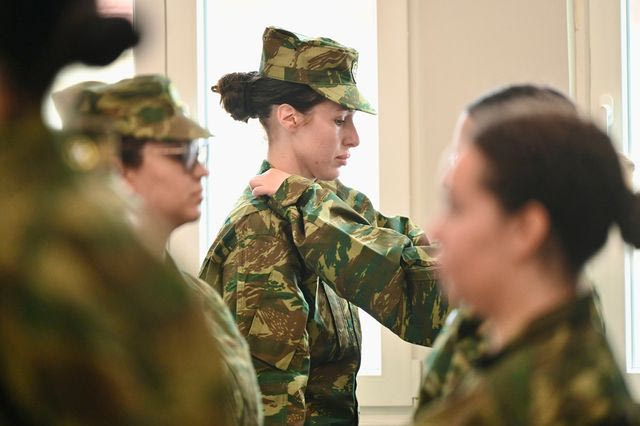 Ιστορική μέρα για τον Ελληνικό Στρατό: Παρουσιάστηκαν στη Λαμία οι πρώτες γυναίκες