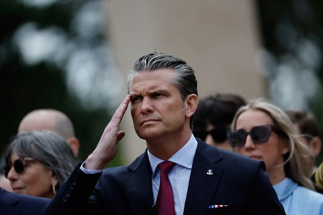 Ο Χέγκσεθ πήγε επίσημο ταξίδι με τη σύζυγο και έξι από τα παιδιά τους – “Δεν έχω ξαναδεί ποτέ κάτι τέτοιο”