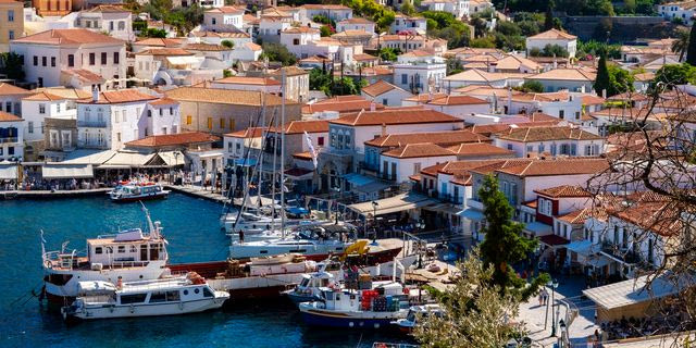 Ύδρα: Ένα νησί χωρίς αυτοκίνητα για ένα ταξίδι στον χρόνο και στο φως