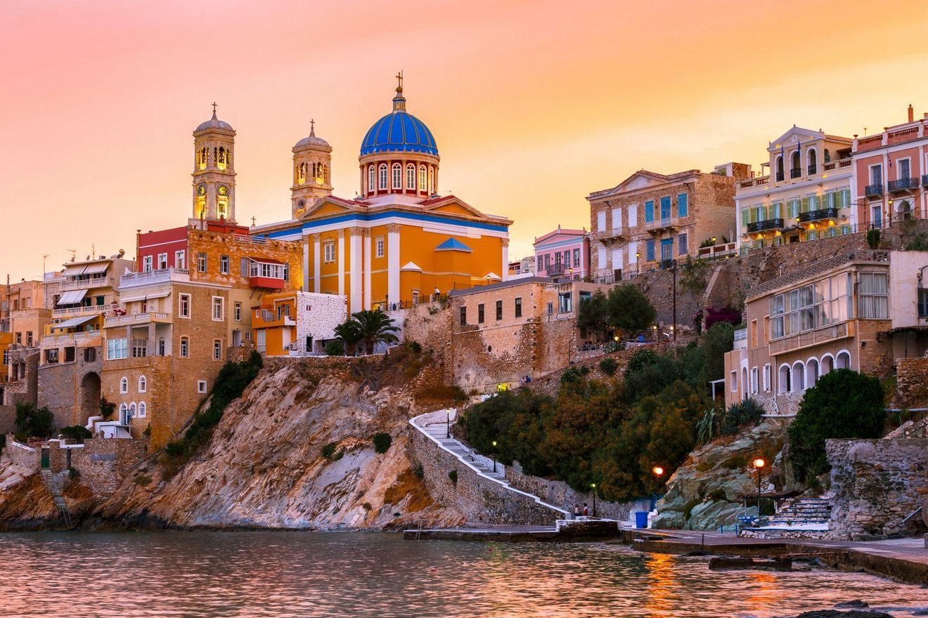 Σύρος: Οι 8 εμπειρίες που θα σας μαγέψουν