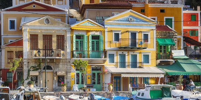 Σύμη: Σκαλοπάτια, αρχοντικά και θαλασσινή αίγλη