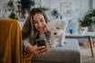 Influencers της μοναξιάς: Γιατί έχει γίνει trend η ζωή χωρίς φίλους