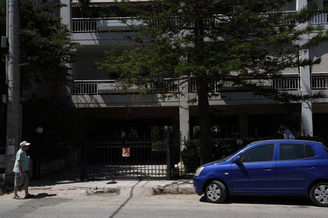 Αιματηρή συμπλοκή στην Καλλιθέα: Το φονικό όπλο και το κίνητρο αναζητούν οι αρχές