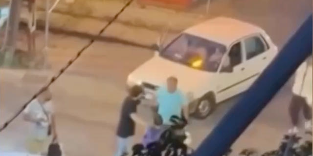 Κολωνός: Άγριος καβγάς οδηγών μηχανής για προτεραιότητα – Βίντεο ντοκουμέντο
