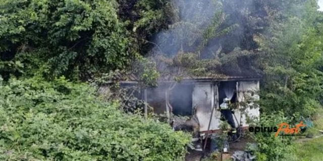 Τραγωδία στην Κόνιτσα: Από τον σεισμό του 1996 έμεναν στο κοντέινερ τα τέσσερα αδέρφια
