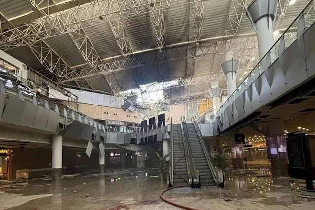Κουβέιτ: Ένας νεκρός και τραυματίες από την ιρανική επίθεση – Εικόνες καταστροφής στο αεροδρόμιο
