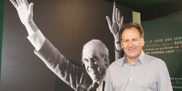 Ανδρέας Παπανδρέου: “… Ωσεί Παρών …” – Ένας Μεγάλος Απών με διαρκή Παρουσία Παντού