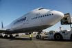Ατύχημα με αεροσκάφος της Lufthansa στη Φρανκφούρτη: “Κατέρρευσε” ο τροχός – Βίντεο