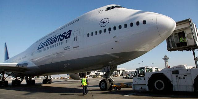 Ατύχημα με αεροσκάφος της Lufthansa στη Φρανκφούρτη: “Κατέρρευσε” ο τροχός – Βίντεο