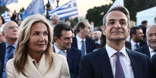 Οι ευχές του Κυριάκου Μητσοτάκη στη σύζυγό του – “Να μας δίνεις δύναμη με το χαμόγελό σου”