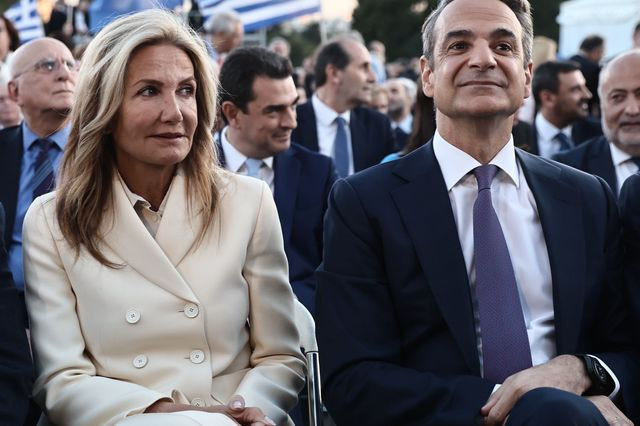 Οι ευχές του Κυριάκου Μητσοτάκη στη σύζυγό του – “Να μας δίνεις δύναμη με το χαμόγελό σου”